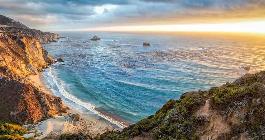 POSTCARDS FROM CALIFORNIA - An Iconic Road Trip Experience