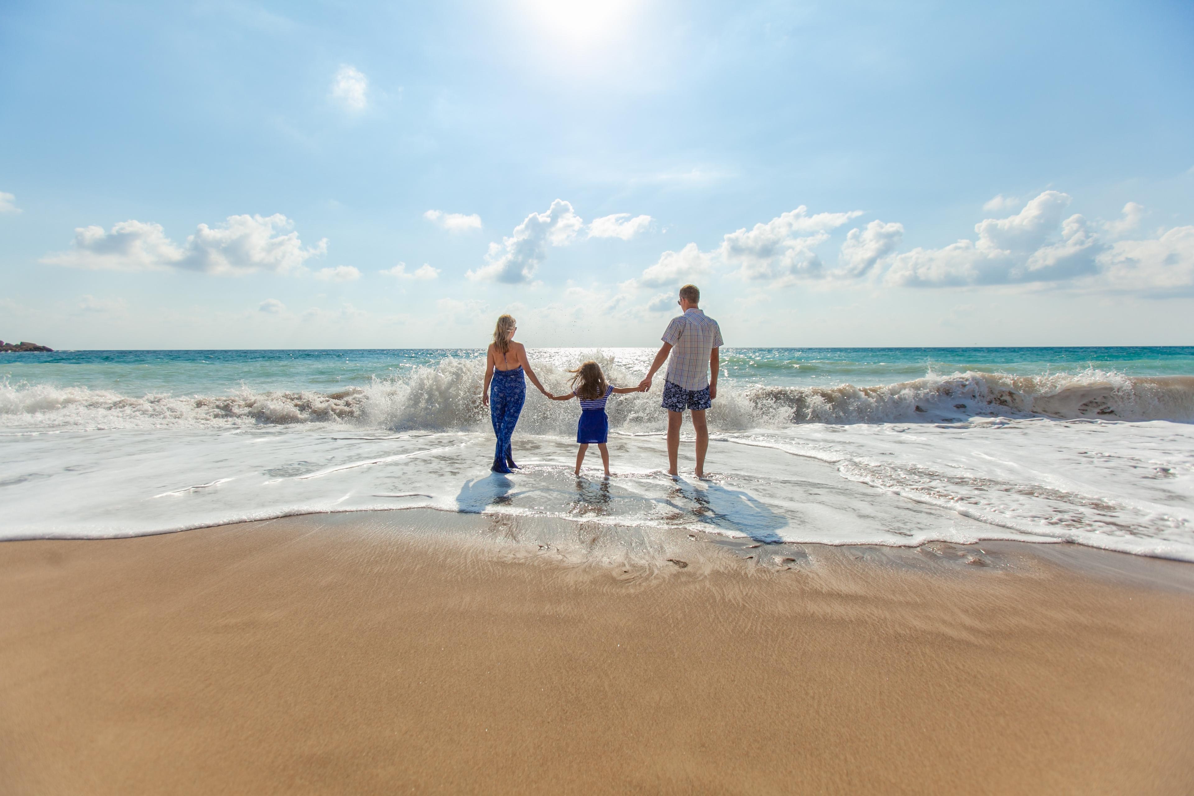Unlocking the Secrets to an Inspiring and Unforgettable Family Vacation - background banner